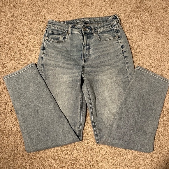 American Eagle Light Wash Mom Jeans - Picture 2 of 6